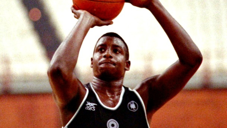 Ο Μάικ Τζόουνς στη Μηχανή του Χρόνου