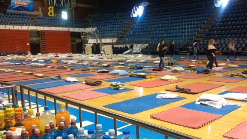 Η Hala Pionir φιλοξενεί πλημμυροπαθείς (pics)