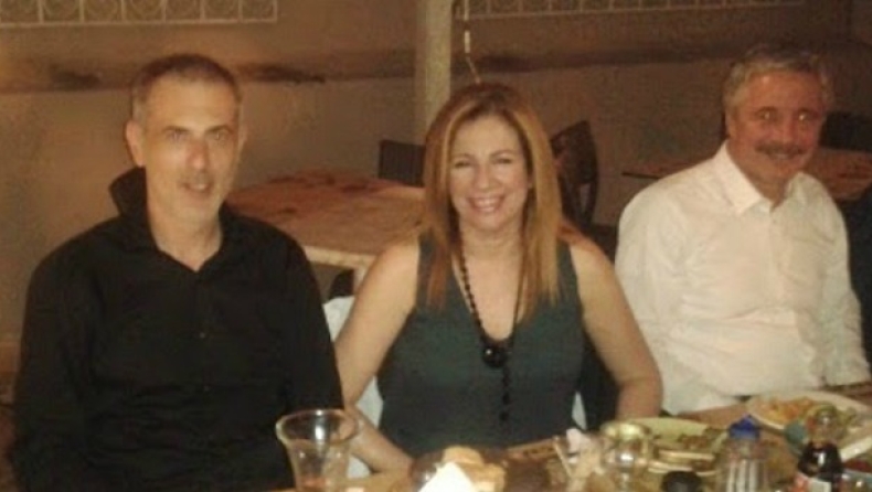 Σε ταβέρνα ο Γιάννης Μώραλης με μέλη του ΠΑΣΟΚ (pics)