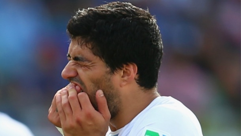 Ο Σουάρες... δαγκώνει ξανά! (vid)