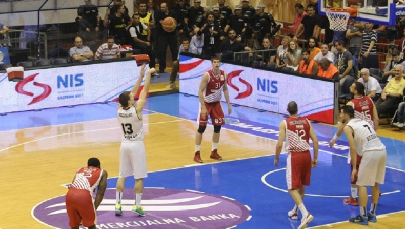 Άδειες εξέδρες κι άδειο... παρκέ στην Pionir! (vid)