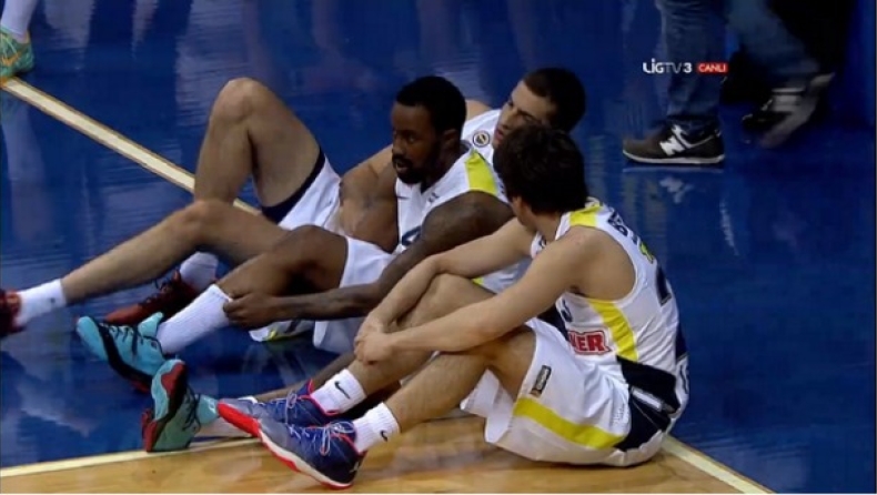 Πρωταθλήτρια και επίσημα η Φενέρ (pic)