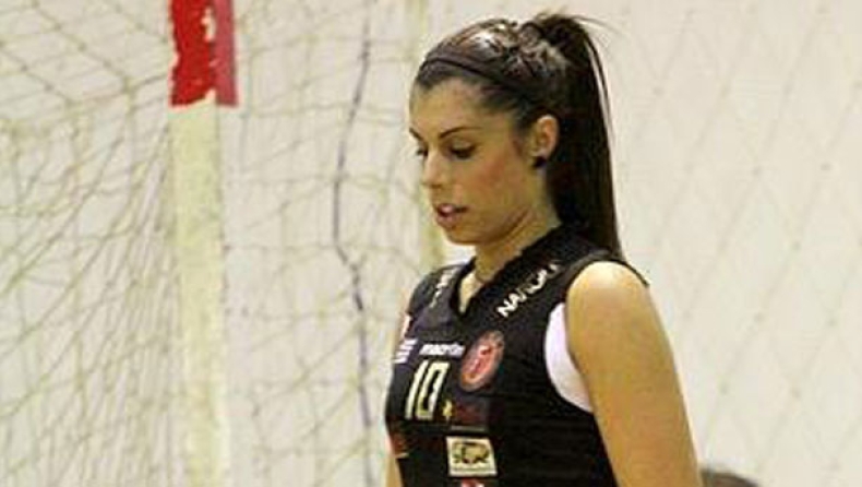 Και η Οικονομίδου στη Σαντορίνη