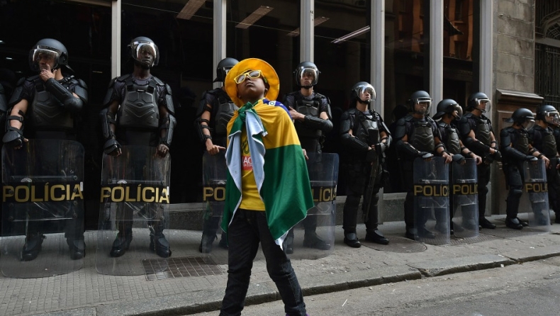 “Οι Βραζιλιάνοι εχθρεύονται το Μουντιάλ”