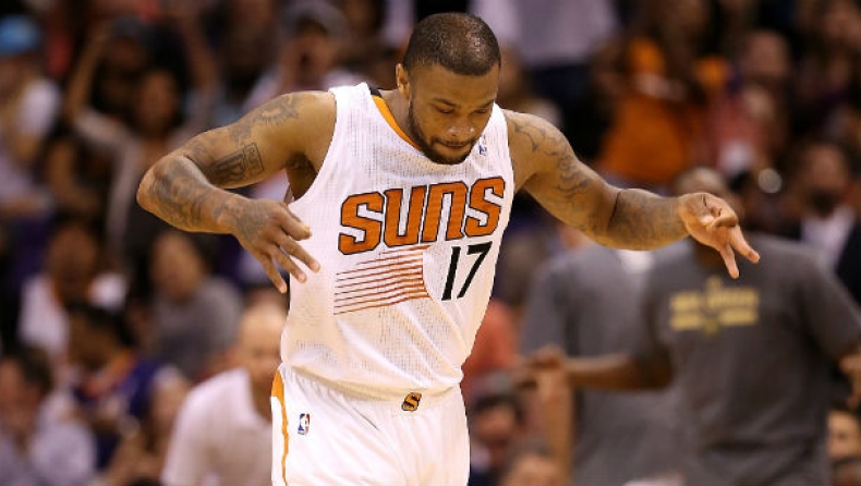 Τάκερ… τριετίας στους Σανς!