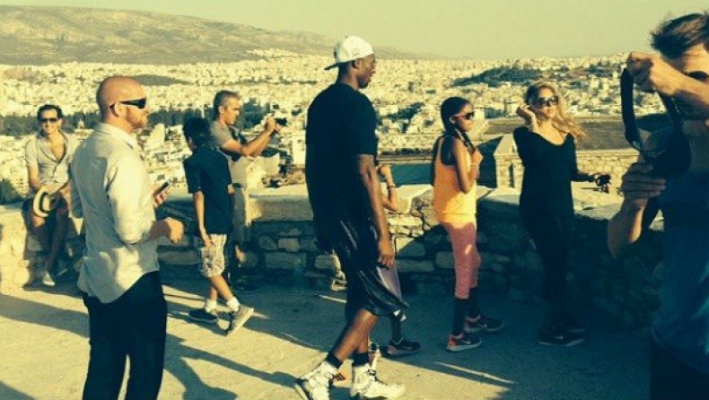 Το… ελληνικό καλοκαίρι του Κόμπι! (pics)