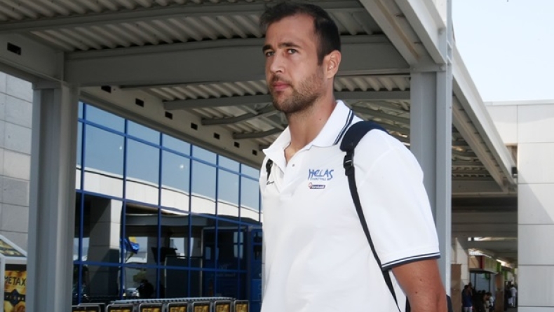 Τούρτα γενεθλίων στον Γλυνιαδάκη (vid)