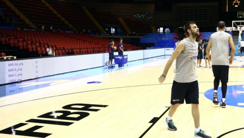 Mundobasket 2014 - Μέρος της προπόνησης ο Μάντζαρης