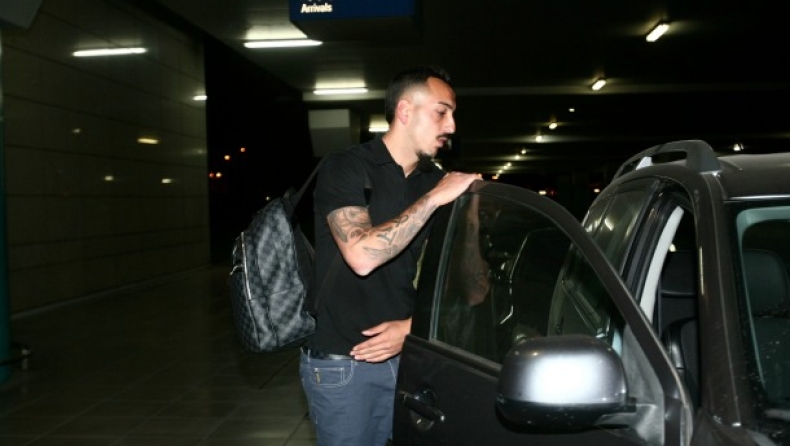 Η άφιξη του Μήτρογλου για τον Ολυμπιακό (pics)