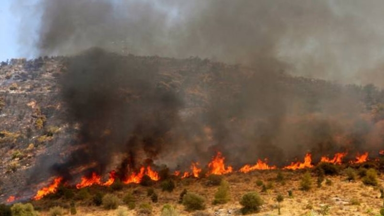 Σε ύφεση η φωτιά στην Κόρινθο