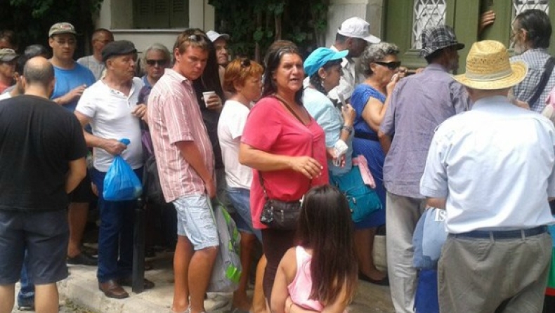 Κεραμεικός: 500 άνθρωποι στην ουρά για ένα τοστ! (pics)