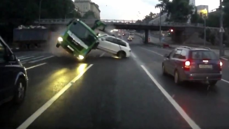Τούμπαρε και το αποτελείωσε (video)