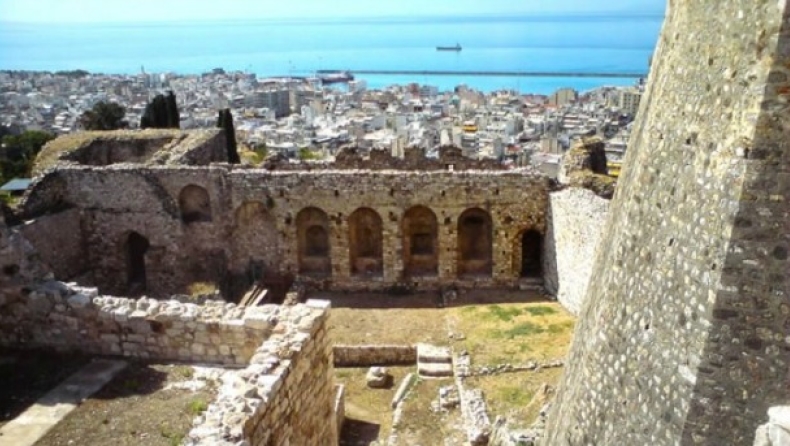 Σχόλασε ο φύλακας και τους κλείδωσε