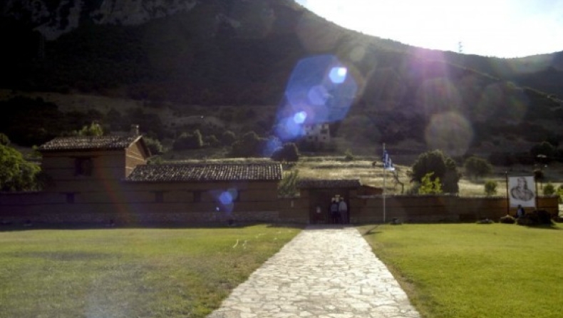 «Ξεπούλησαν το Χάνι της Γραβιάς»