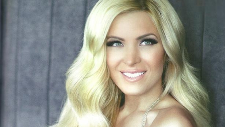 Κατερίνα Καινούργιου: Με φίλες της στην παραλία (pics)