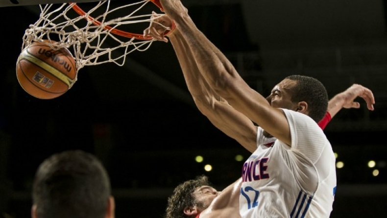 Κόβει και καρφώνει ο Γκομπέρ! (vids)