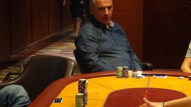 Δείτε πώς αποκλείστηκε ο θρύλος του πόκερ, Γιώργος Καρακούσης