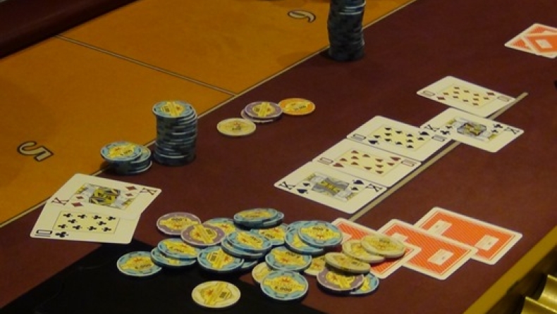 Δείτε μια μοναδική παρτίδα πόκερ