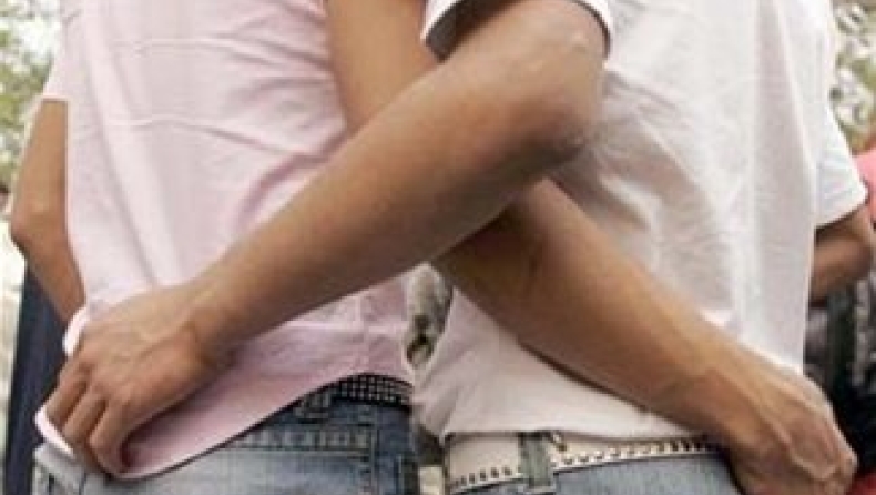 Μαστιγώνουν τους ομοφυλόφιλους