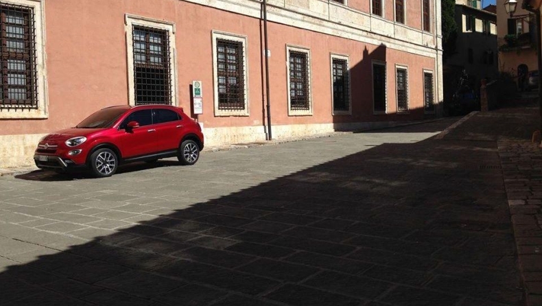 Η πρώτη επίσημη φωτογραφία του 4x4 Fiat 500X