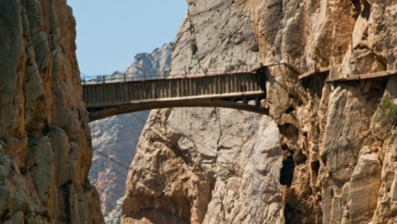 Το πιο επικίνδυνο μονοπάτι στον κόσμο (pics)
