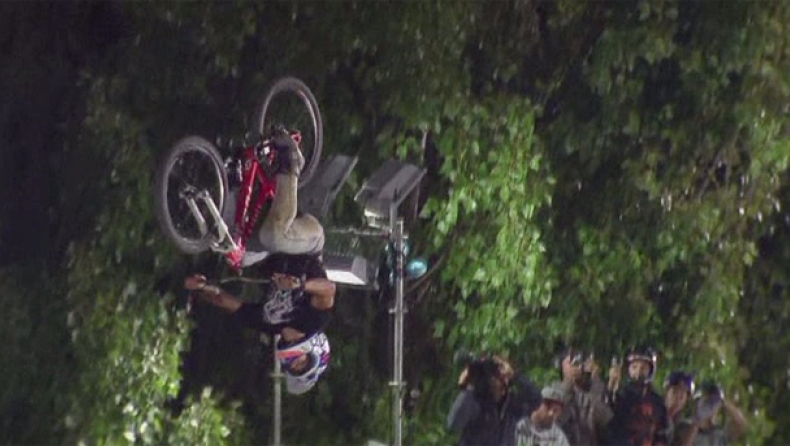 Gazzetta TV: Τα τρελά άλματα στο 2014 Freestyle.ch Crossover!
