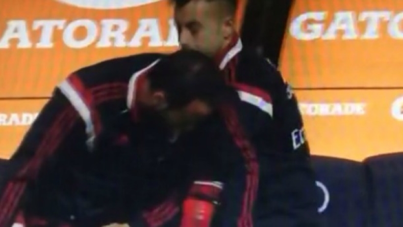 Τι... ψάχνει ο Ελ Σαράουι; (vid)