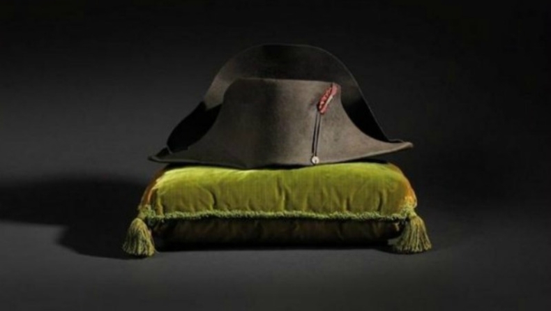 Το καπέλο του Ναπολέοντα στο σφυρί (pics)