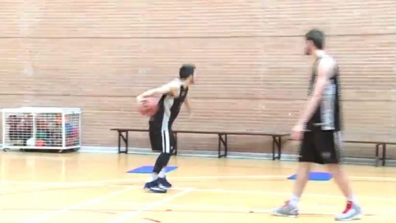 Τοίχος, ταμπλό και μέσα! (vid)