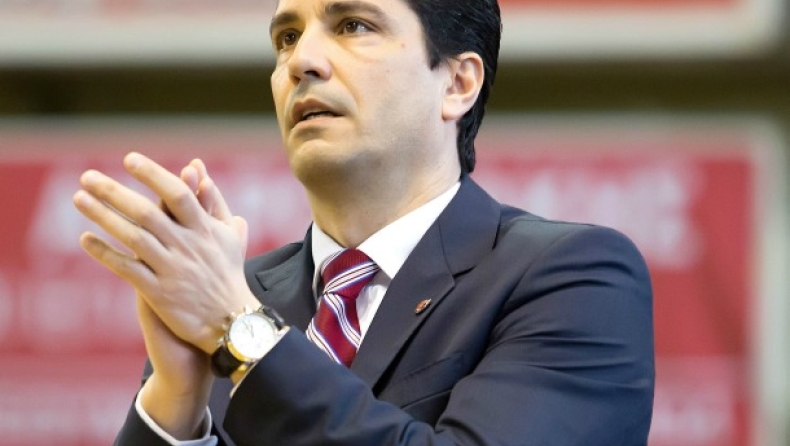 Προπονητής καλός είναι, διαχειριστής... θα μάθουμε