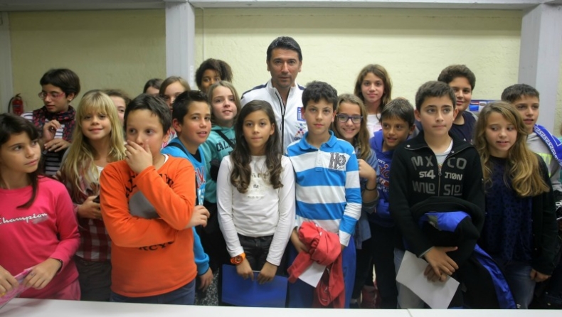 Γέμισε παιδικές φωνές η αίθουσα Τύπου