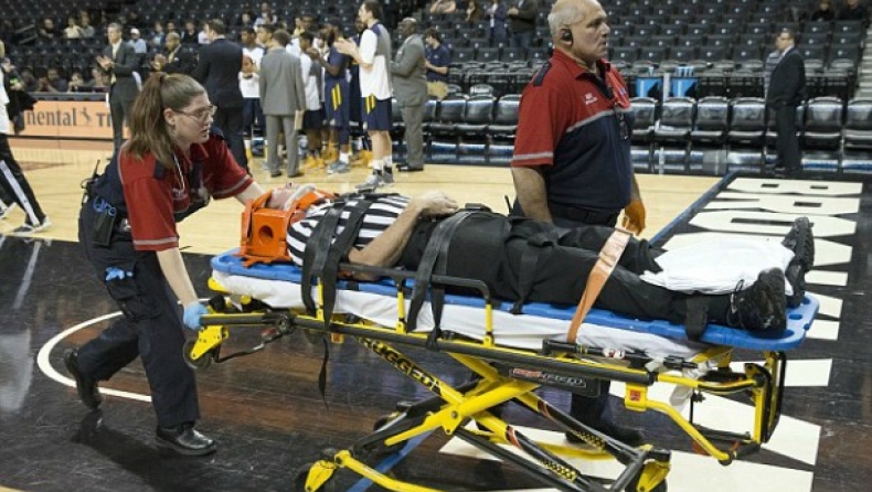 Διαιτητής έπεσε αναίσθητος μετά από χτύπημα! (vid)