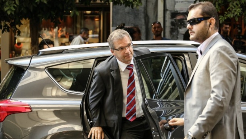 Πάνε πάλι πίσω οι 100 δόσεις