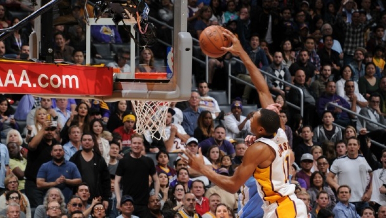 «Πέταξε» ο Τζόνσον! (vid)