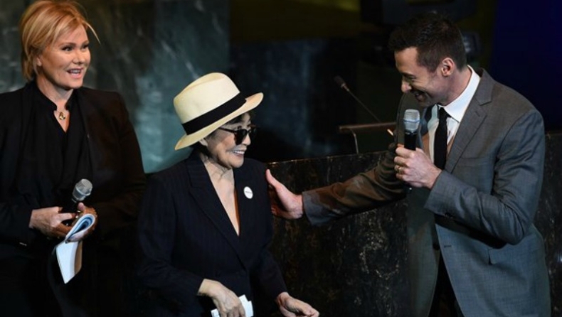 Όλοι οι σταρ τραγουδούν το Imagine (vid)