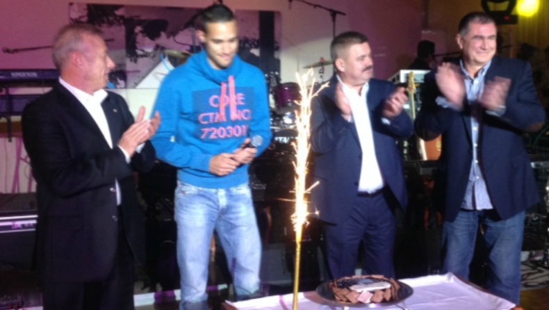 Για... πάρτι του!