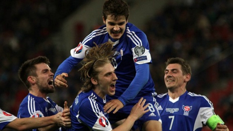 Από την δόξα στην... οικοδομή! (vids)