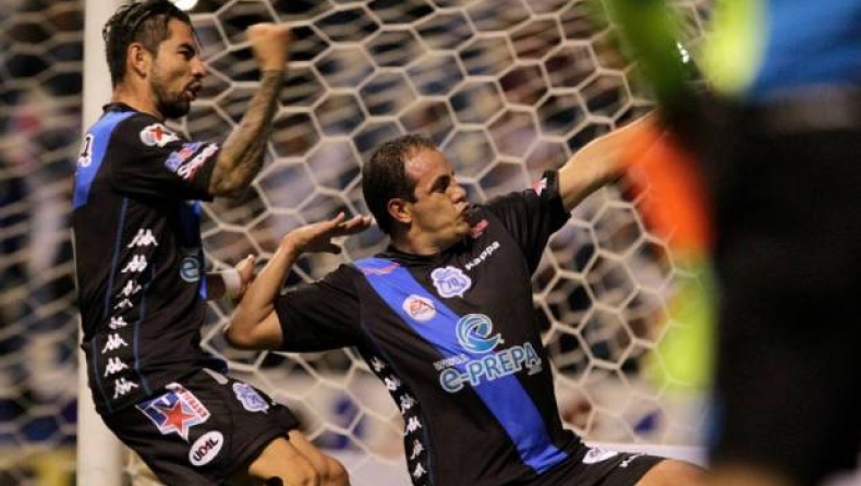 Δεν πάει στα καφενεία, «ματώνει» δίχτυα! (vid)