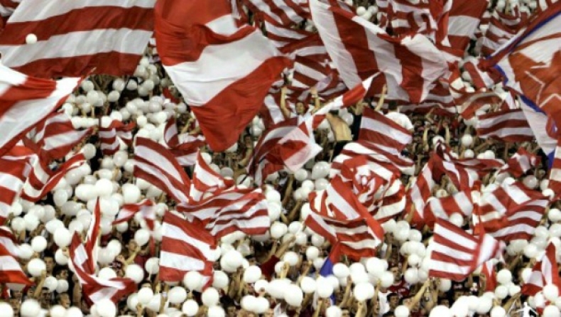 Κόκκινη φιλία σε... πράσινο φόντο!