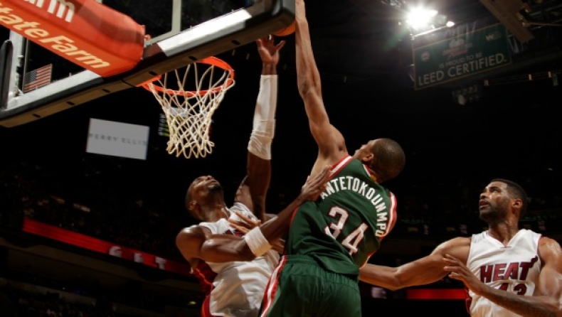 Flying... Giannis! (vid)
