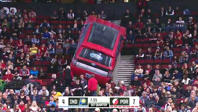 Εναέριο... τροχαίο στο Moda Center (vids)