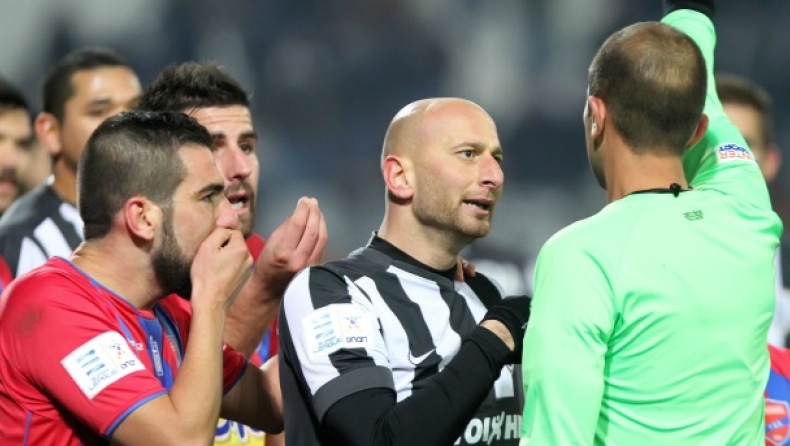 Σκάνδαλα και... πιόνια