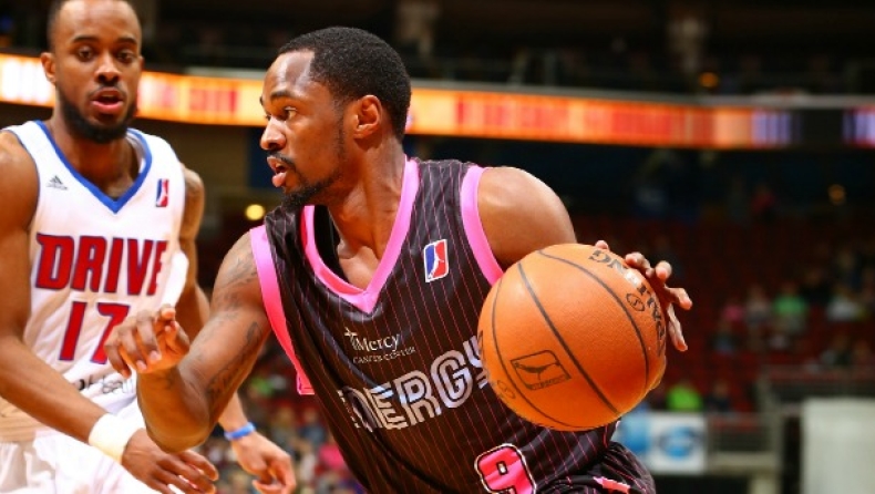 Μπουνιές με... συμπαίκτη του ο Λούκας! (vids)