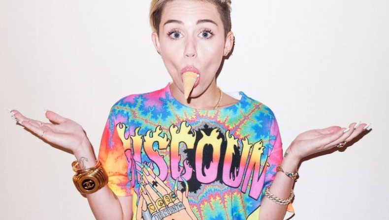 Miley Cyrus: Πιο χαμηλά, πιο χαμηλά, πιο χαμηλά (pics)