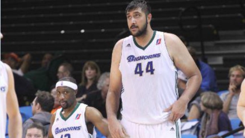 Ο γίγαντας και ο νάνος! (pics)