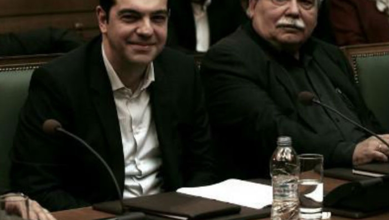 Η κυβέρνηση «τα μαζεύει» για τη Ρωσία