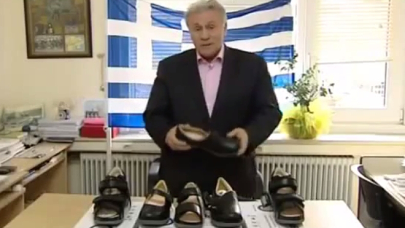 Η μεγάλη επιστροφή του Παναγιώτη Ψωμιάδη: Πουλάει παπούτσια στο telemarketing (vid)