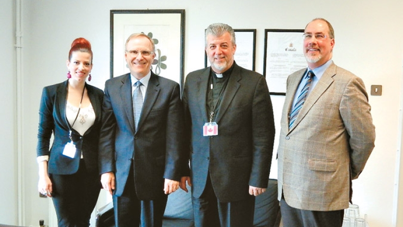 O Ελληνας παπάς που έφτιαξε αεροπορική εταιρεία (pics)