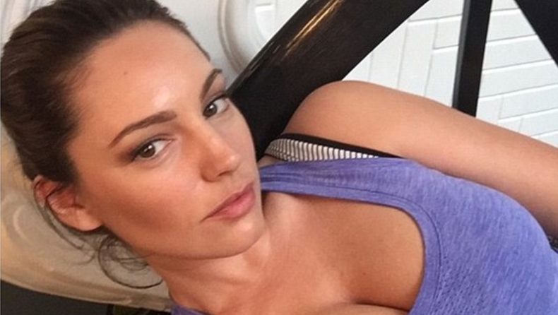 H... ιδρωμένη selfie της Kelly Brook (pics)