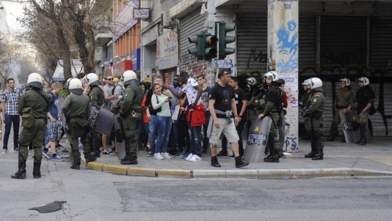 Τρεις προσαγωγές έξω από το Πολυτεχνείο